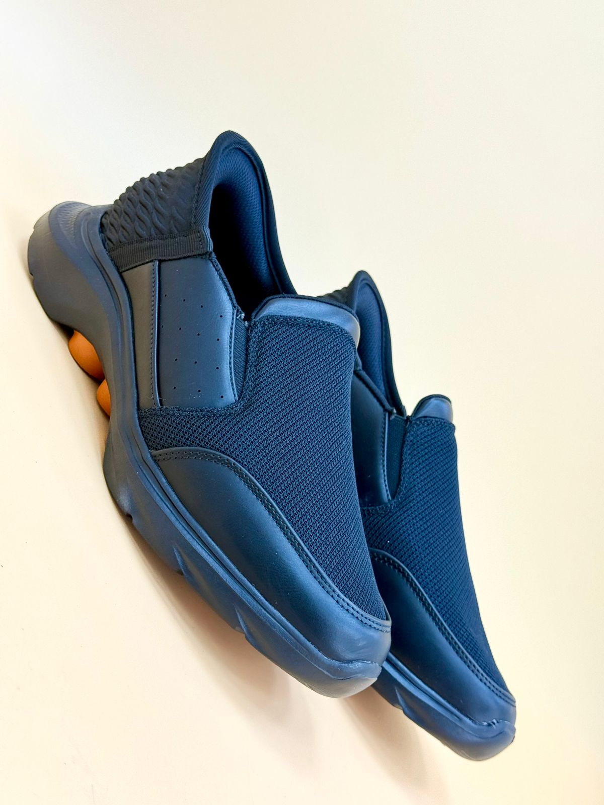 NEW , MEN SHOES M982