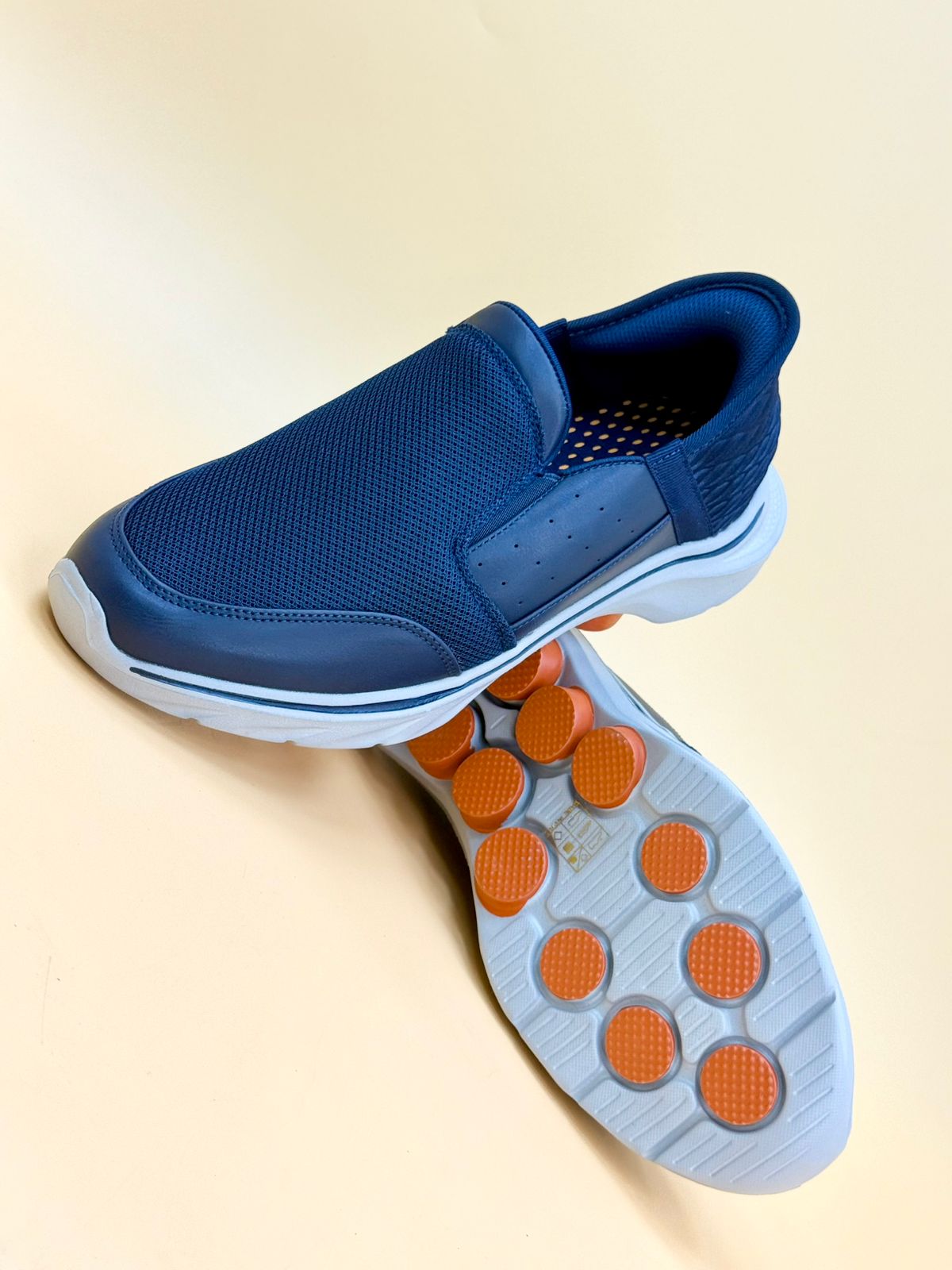 NEW , MEN SHOES M982