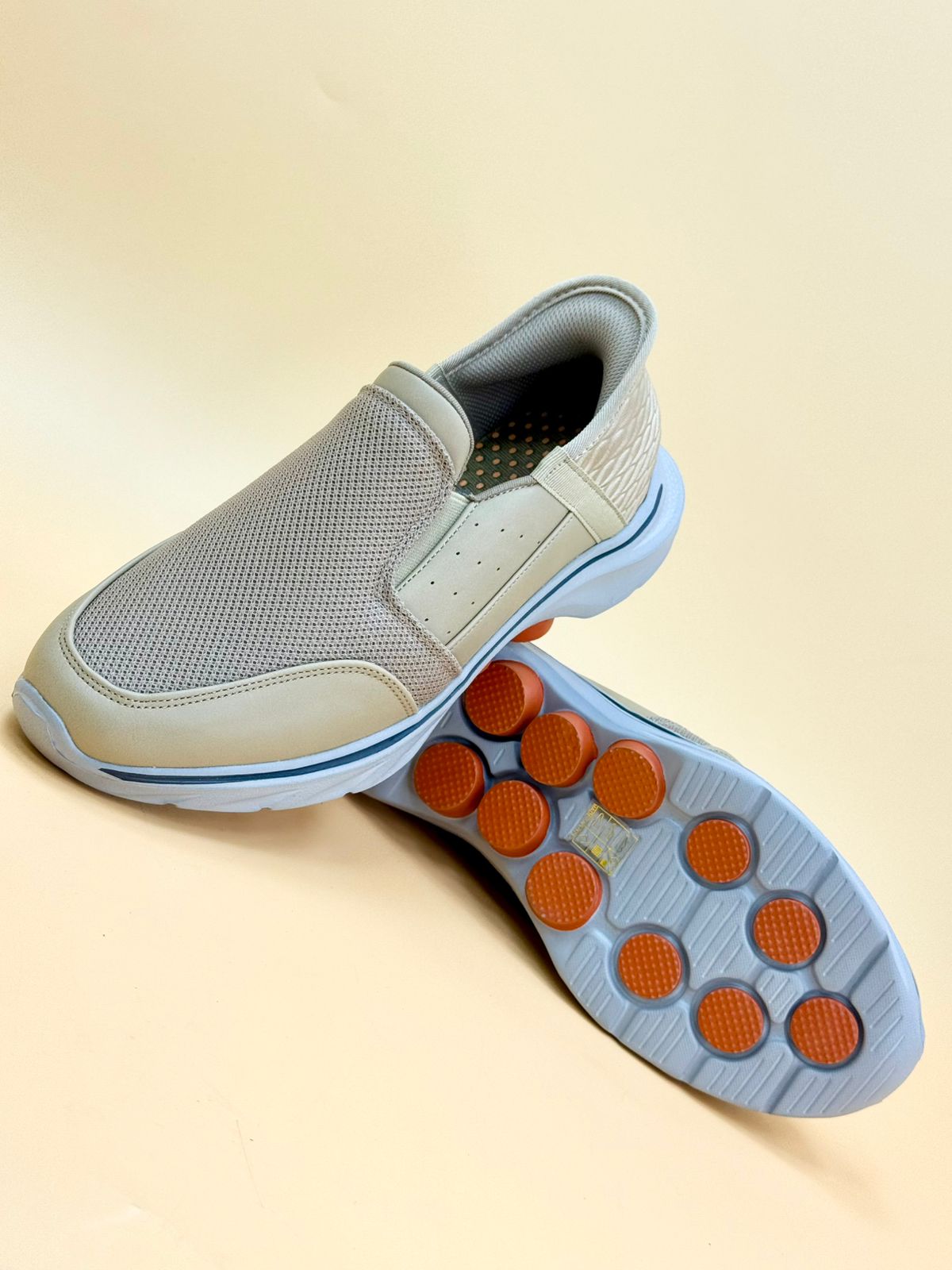 NEW , MEN SHOES M982