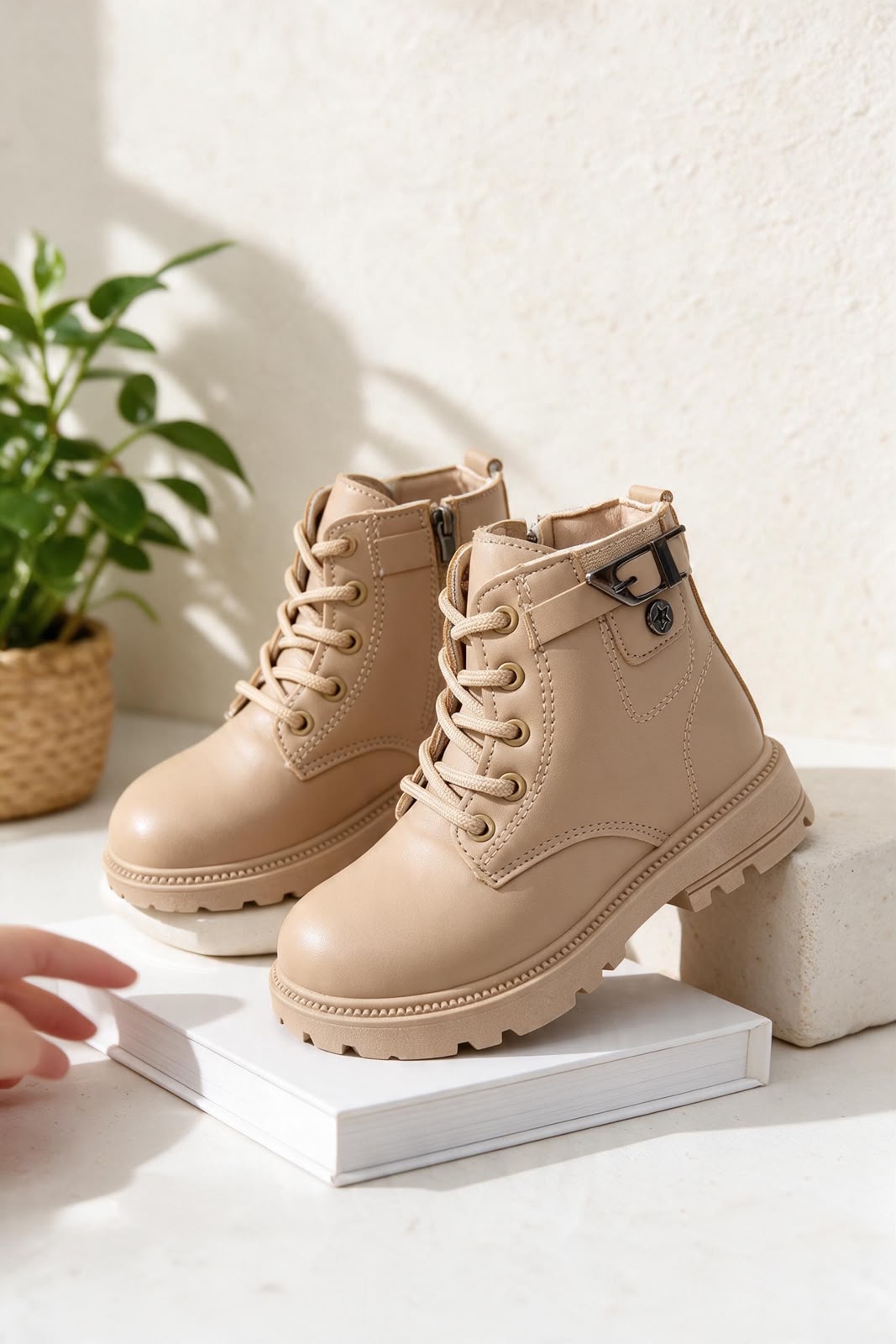 NEW , KIDS BOOTS KW14