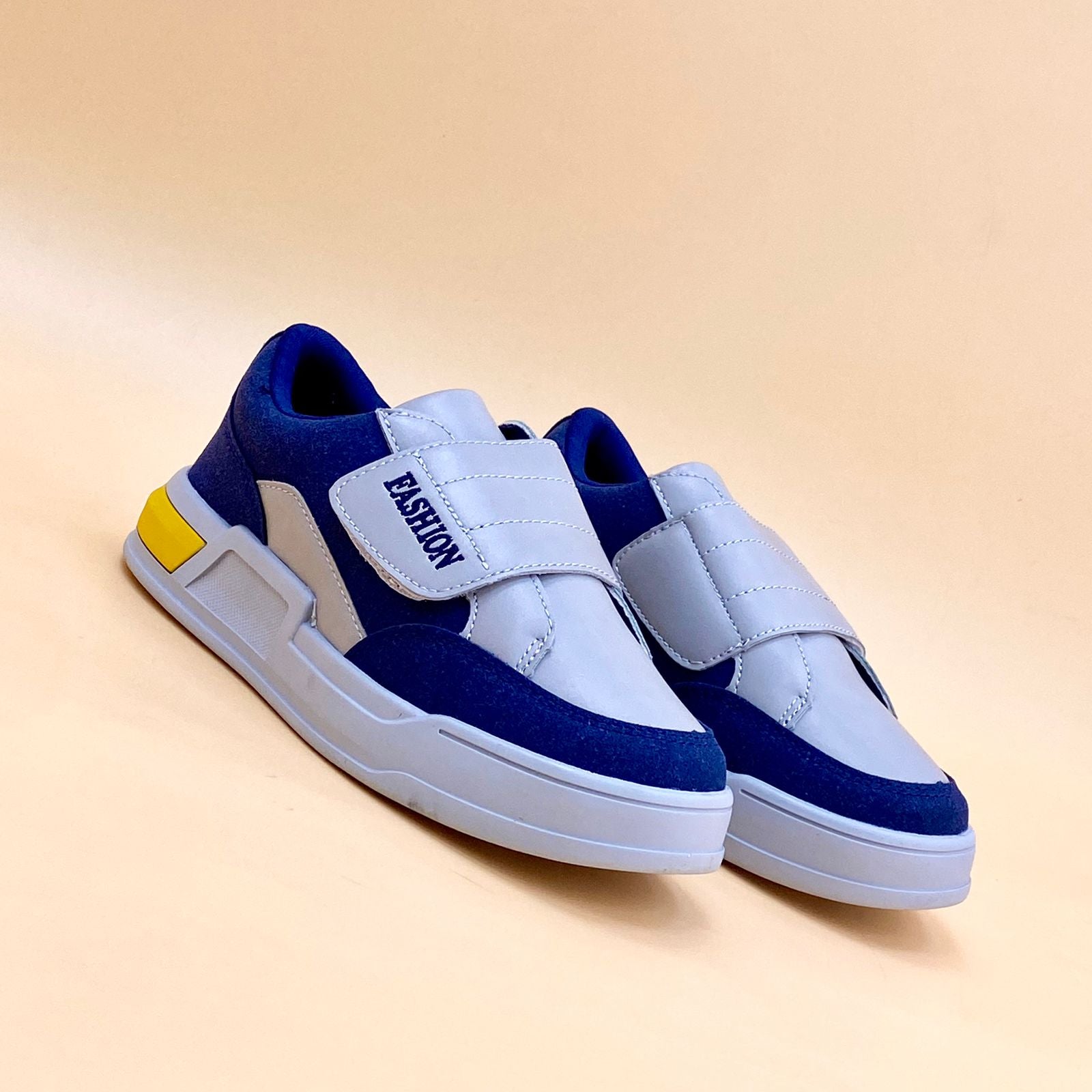 NEW , KIDS SHOES SIZE FROM 20 TO 37 K82