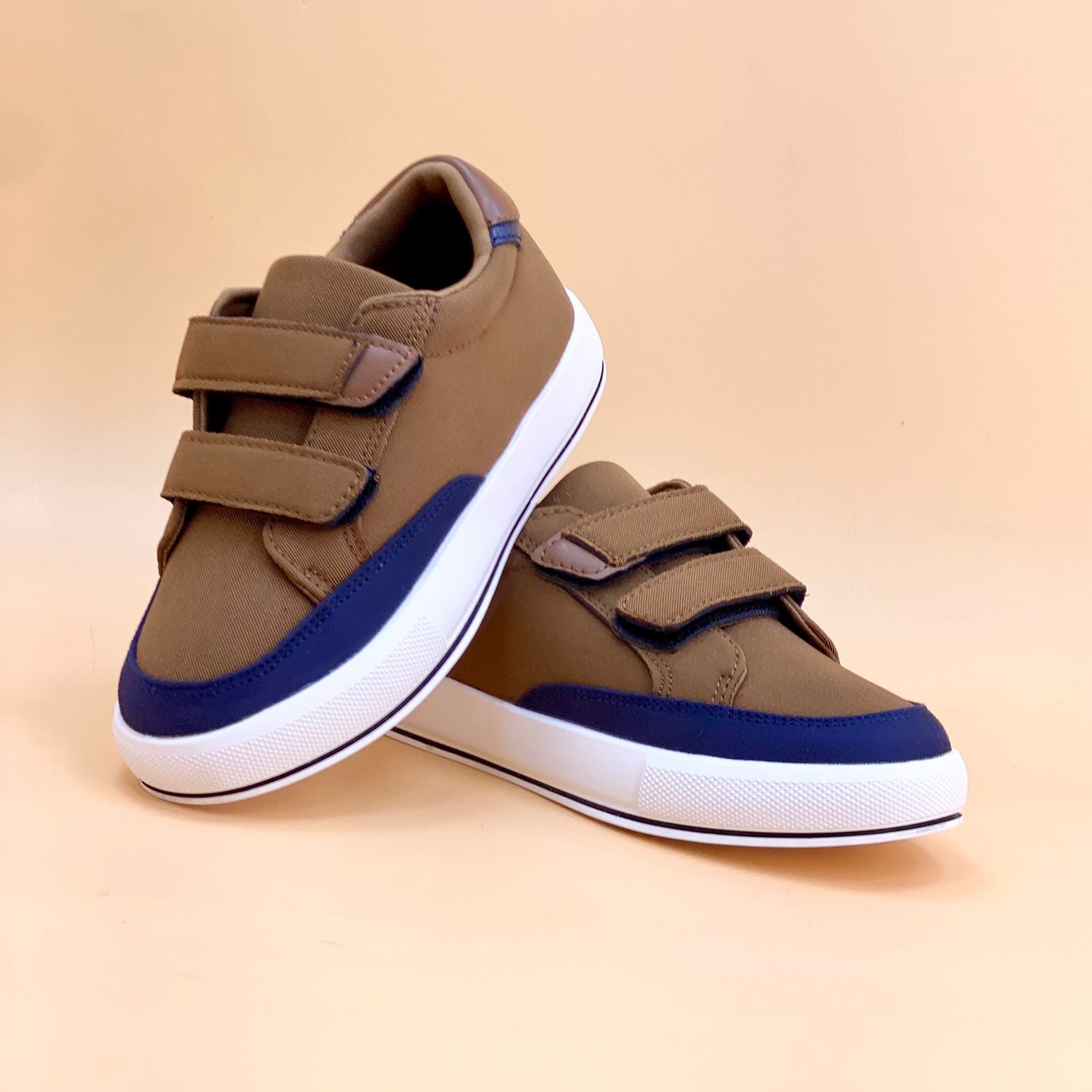NEW ,  KIDS SHOES SIZE FROM 20 TO 37 K80