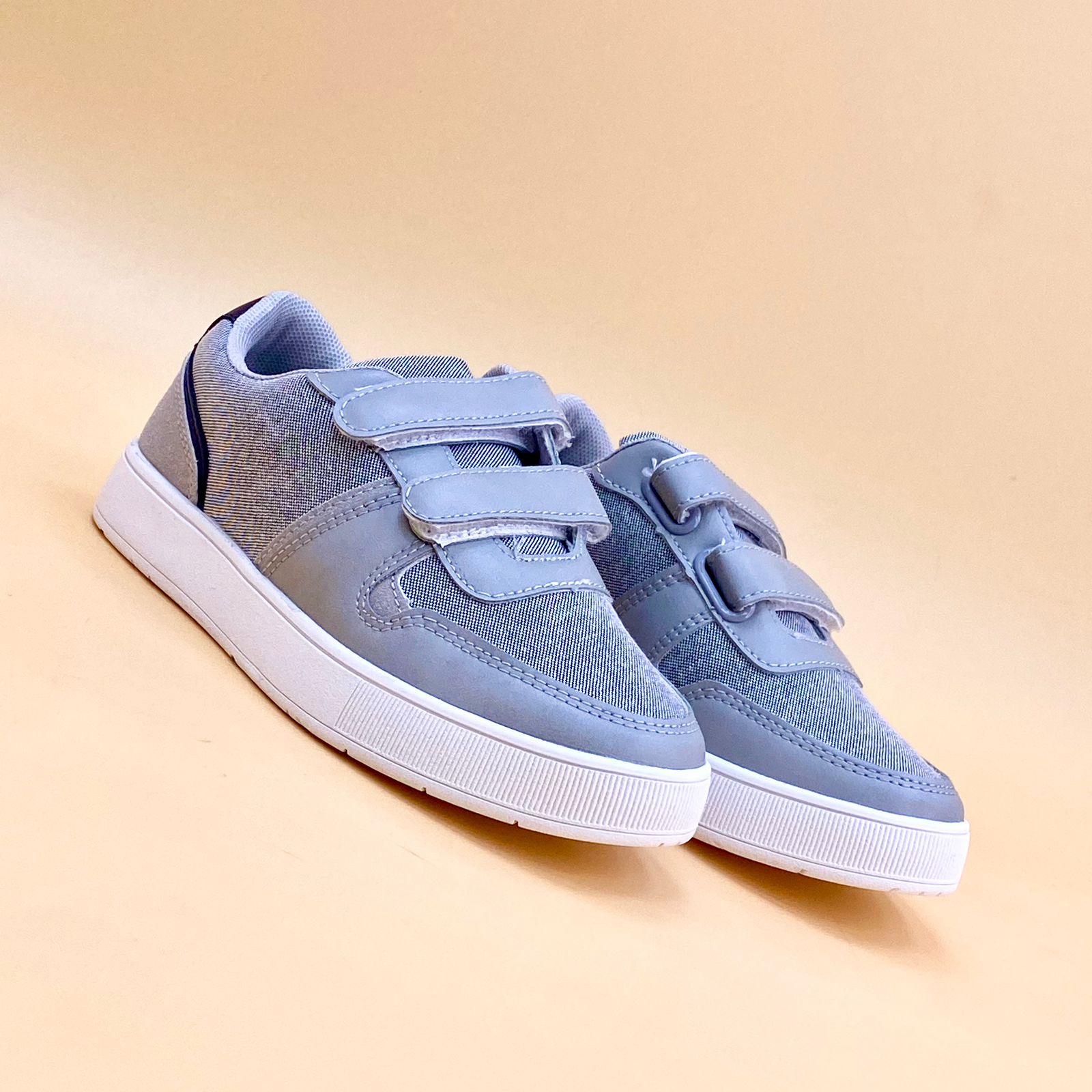 NEW , KIDS SHOES SIZE FROM 20 TO 36 K81