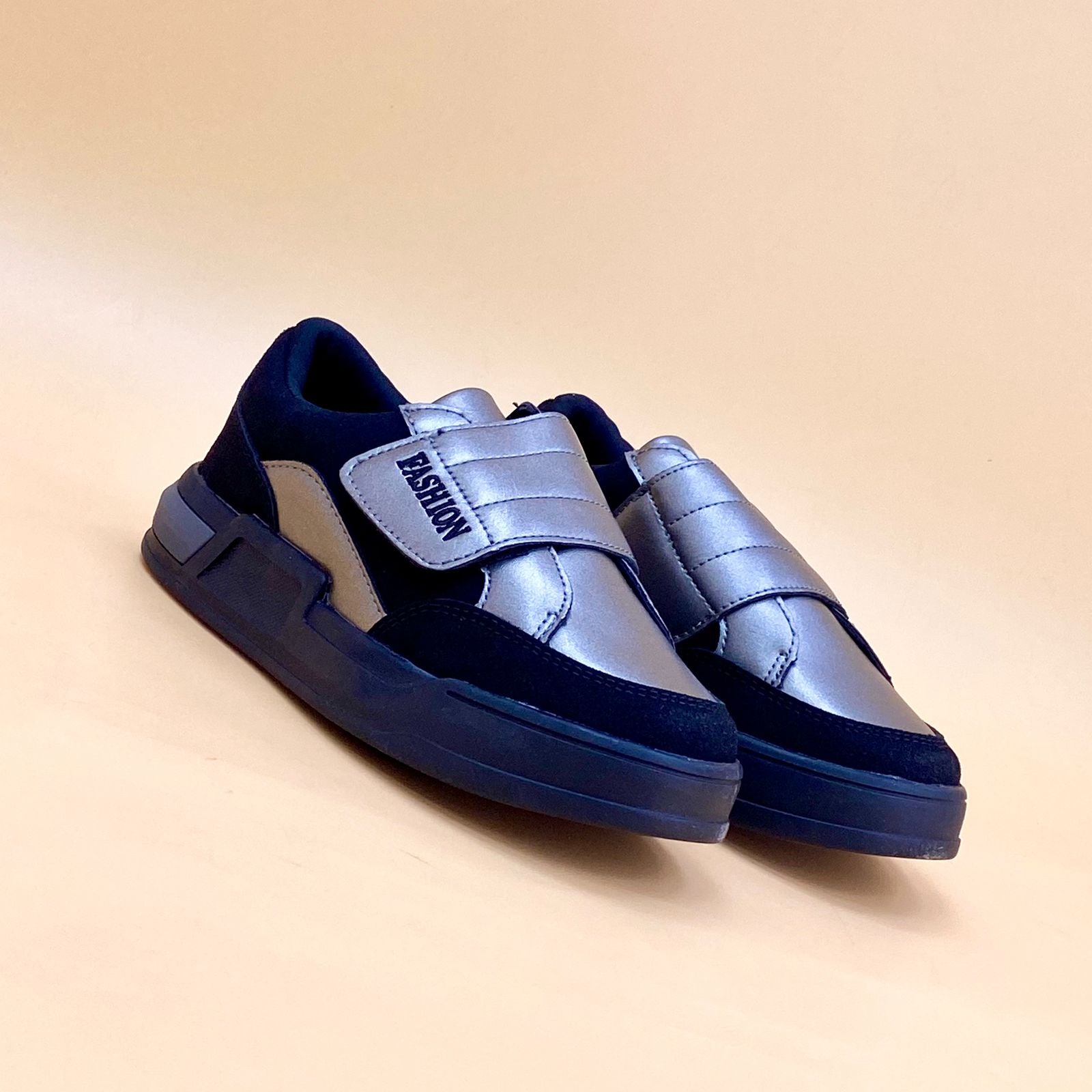 NEW , KIDS SHOES SIZE FROM 20 TO 37 K82