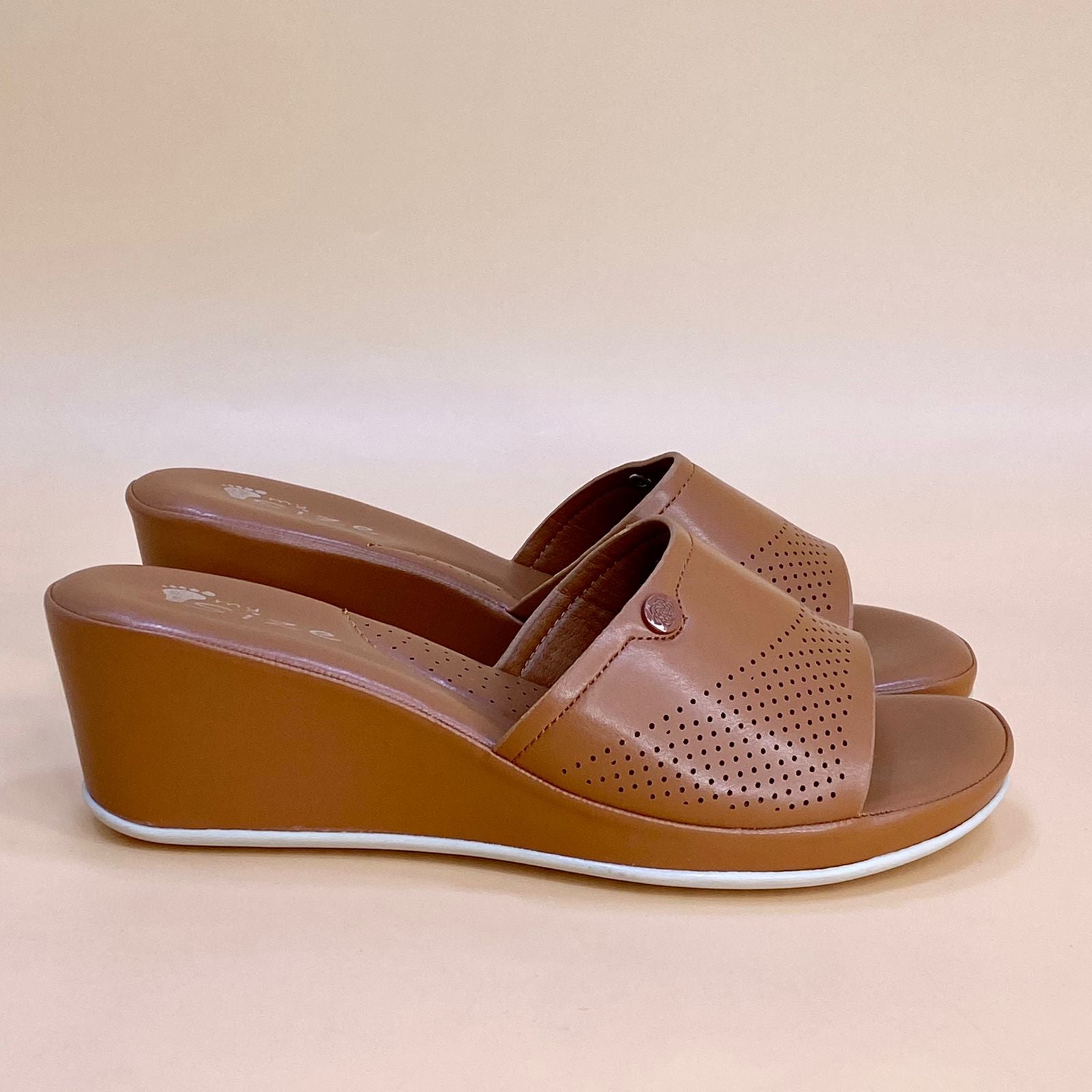 NEW , WOMEN SLIPPERS W567
