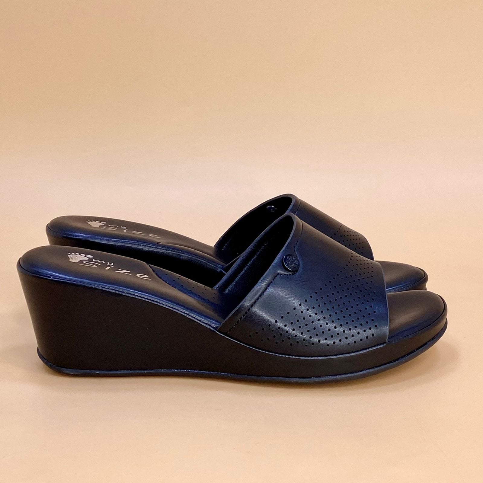 NEW , WOMEN SLIPPERS W567