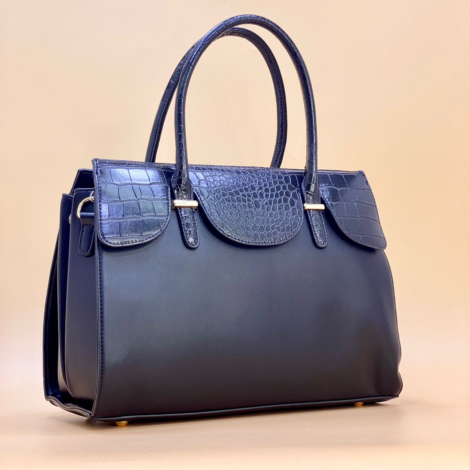 NEW 2023 , WOMEN HANDBAGS B22