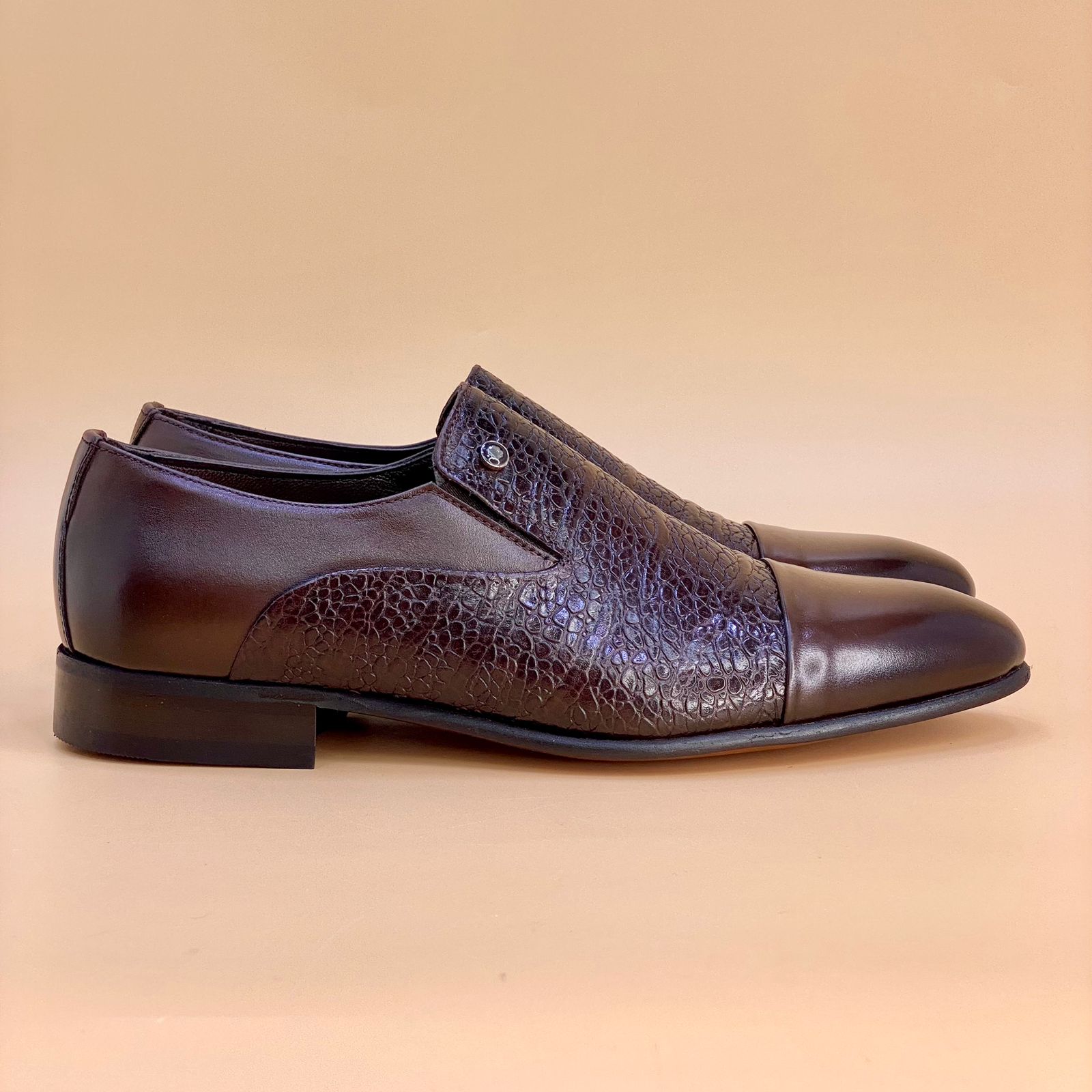 NEW , MADE IN TURKEY GENUINE LEATHER MEN SHOES M210