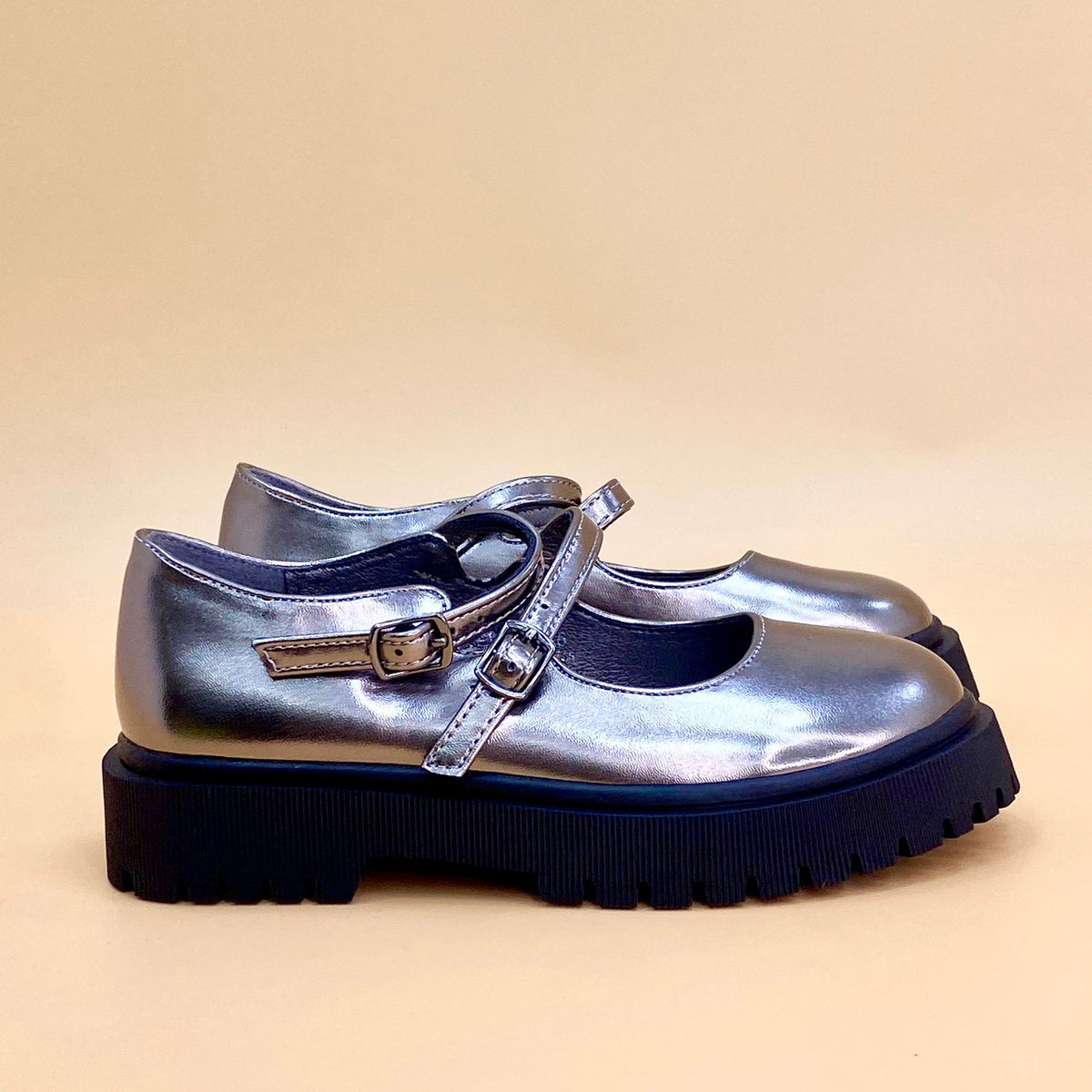 NEW ,  KIDS SHOES SIZE FROM 31 TO 36 K101