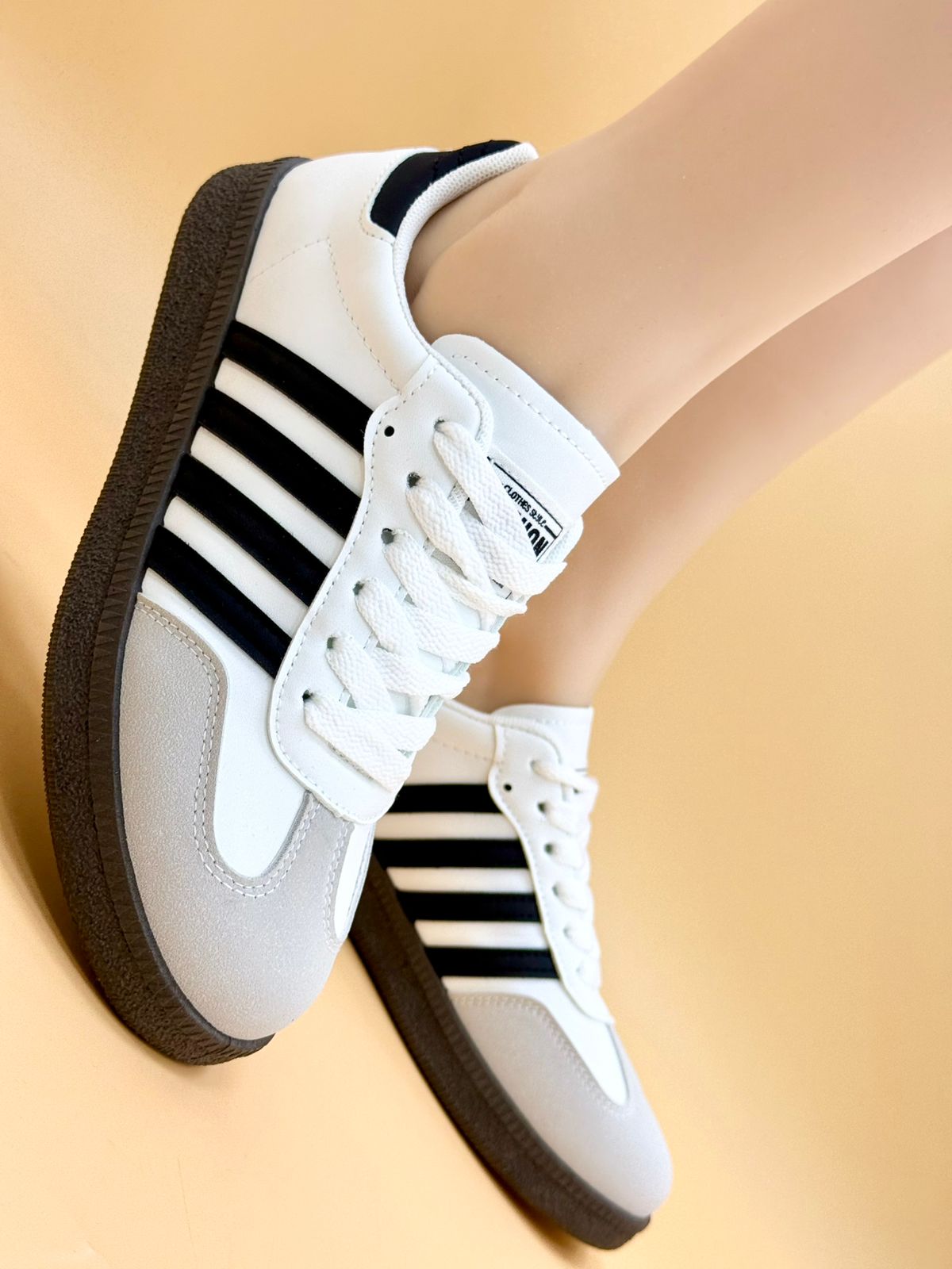 NEW ,  WOMEN FLAT SHOES W571