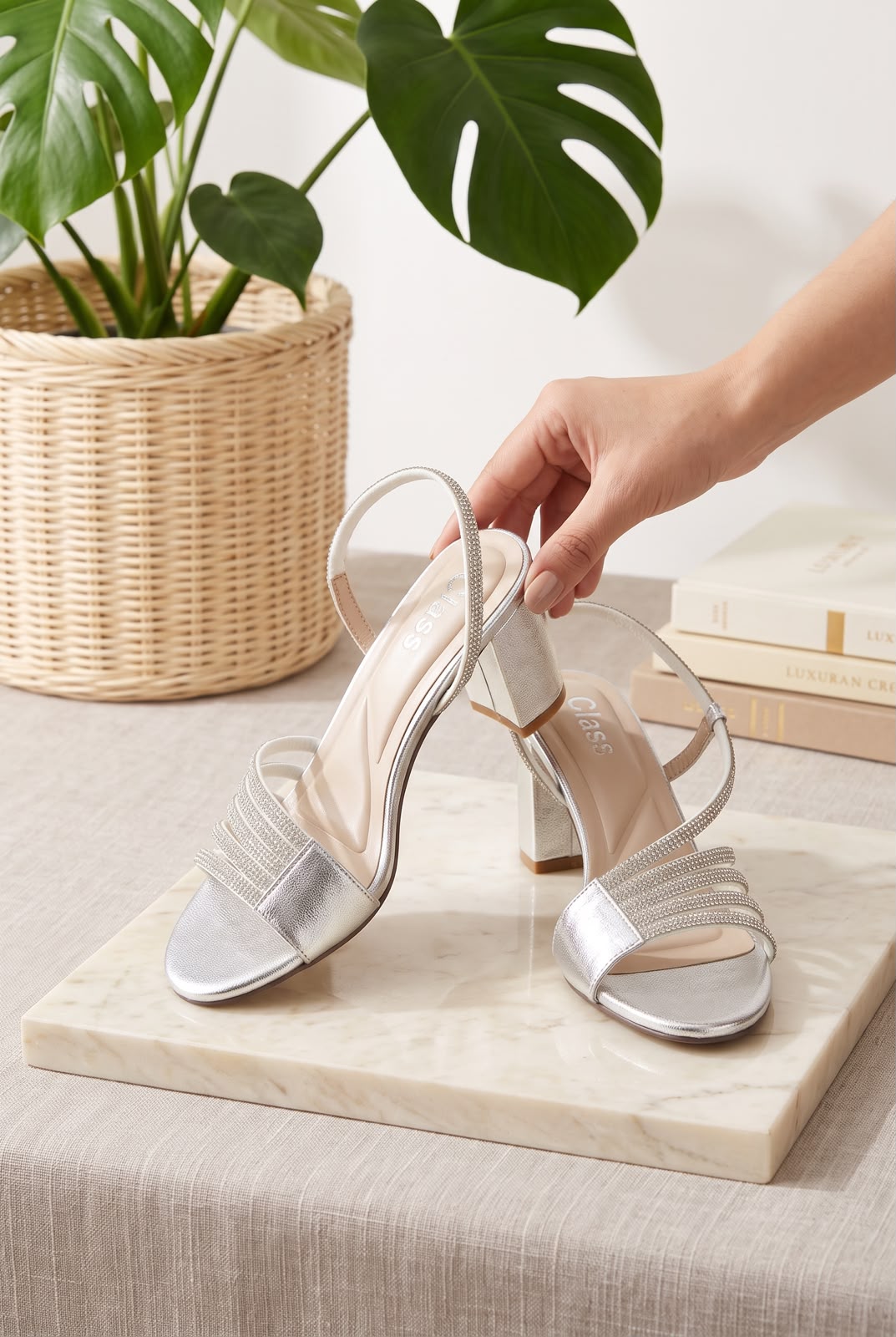 NEW ,  WOMEN SHOES HEELS W509
