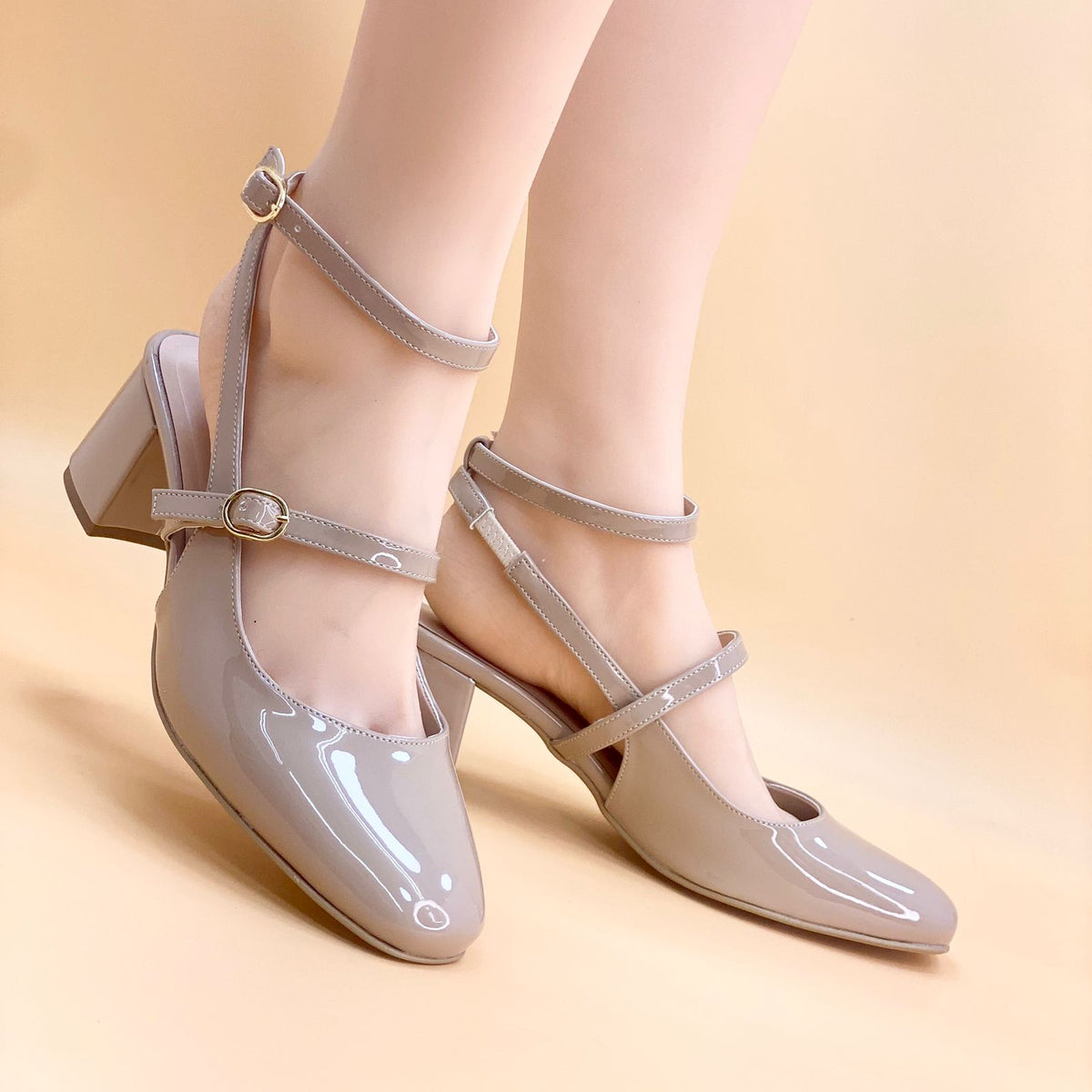 NEW ,  WOMEN SHOES HEELS W689