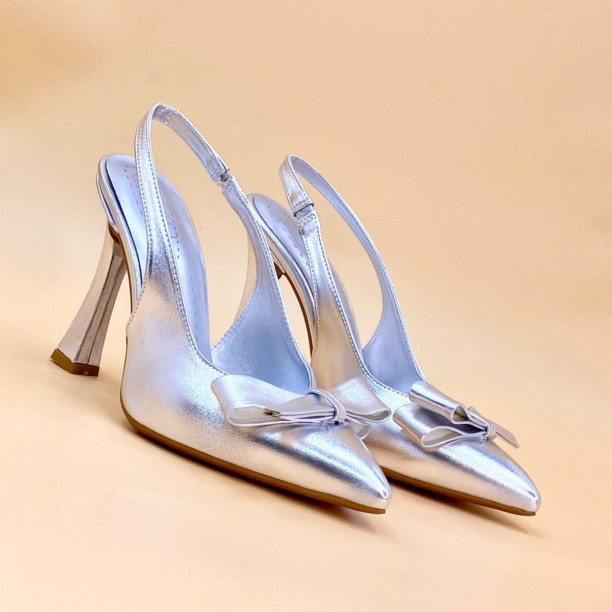 WOMEN SHOES HEELS W550