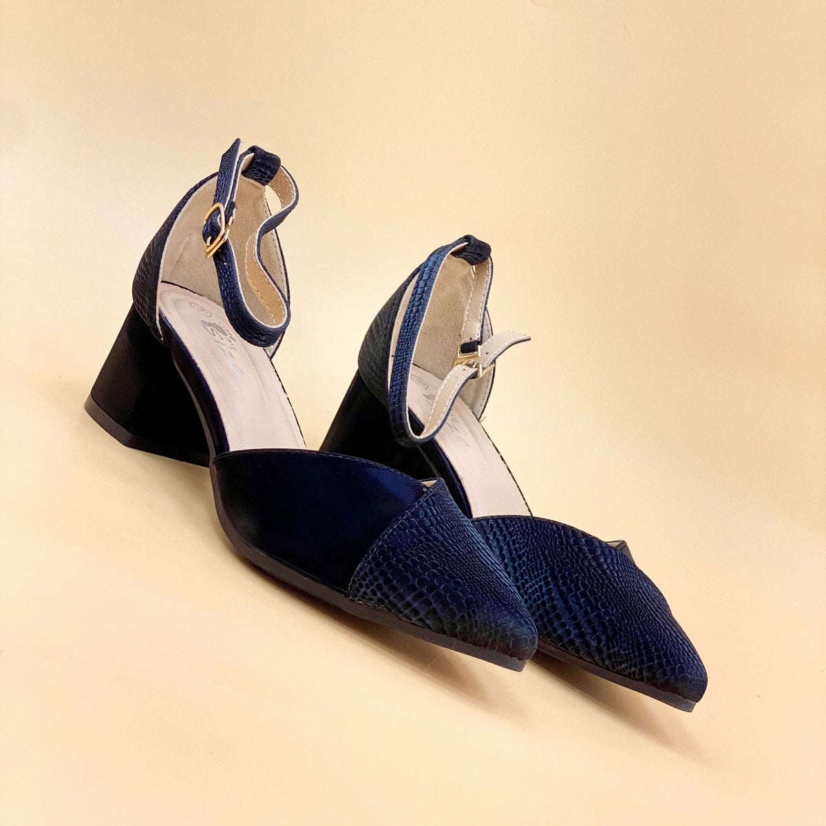 WOMEN SHOES HEELS W358