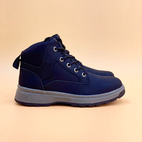 NEW , KIDS BOOTS KW8