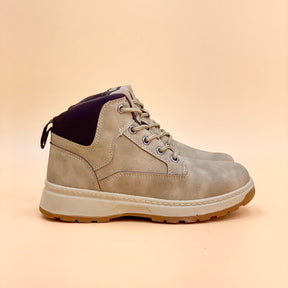NEW , KIDS BOOTS KW8