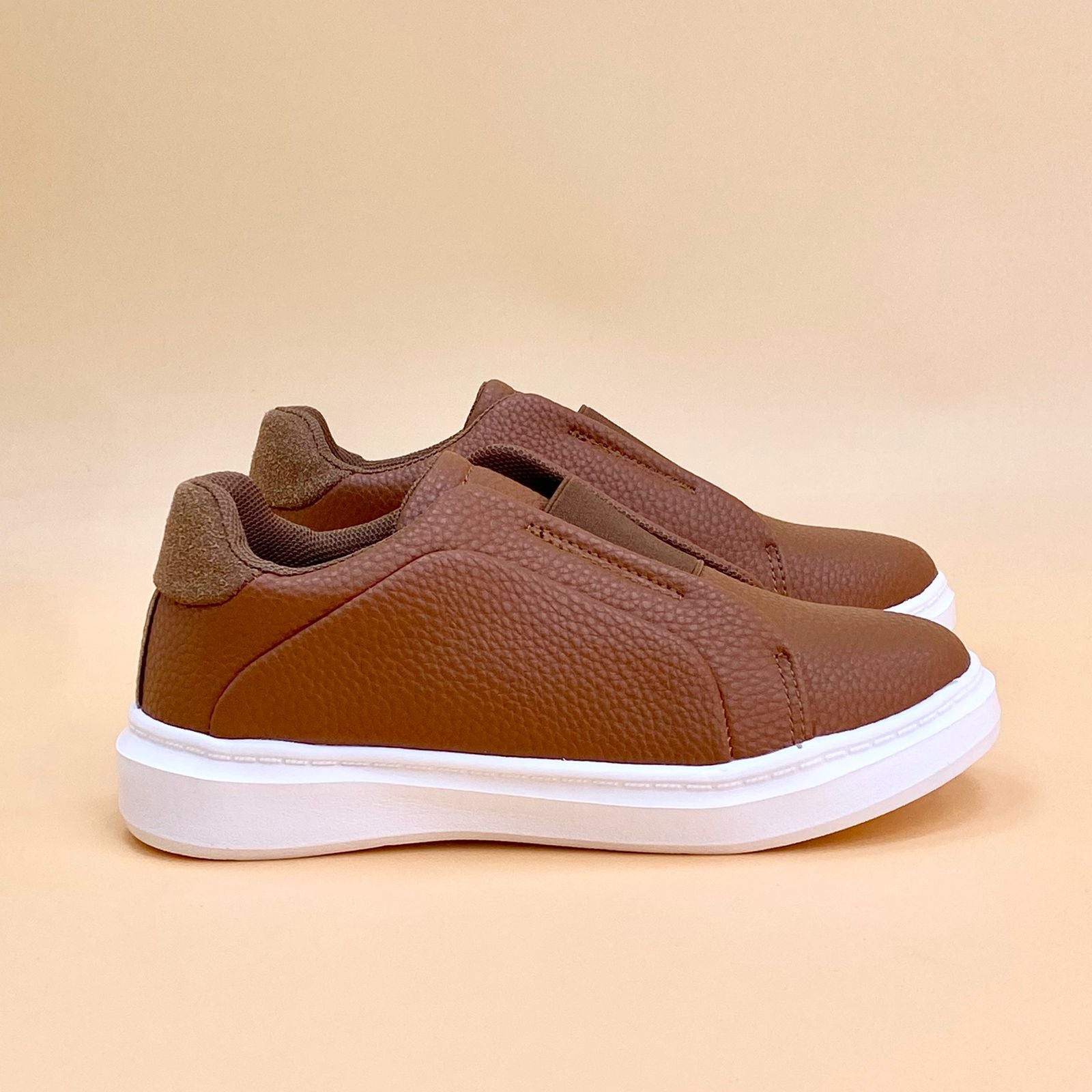 NEW ,  KIDS SHOES SIZE FROM 25 TO 41 K95
