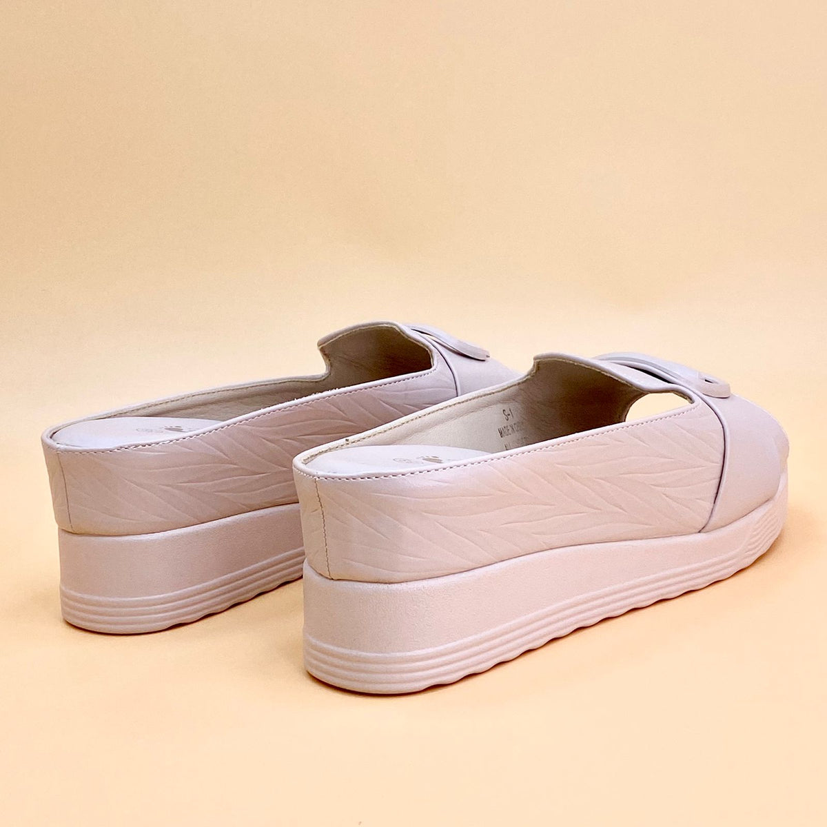 NEW ,  WOMEN SLIPPERS W830