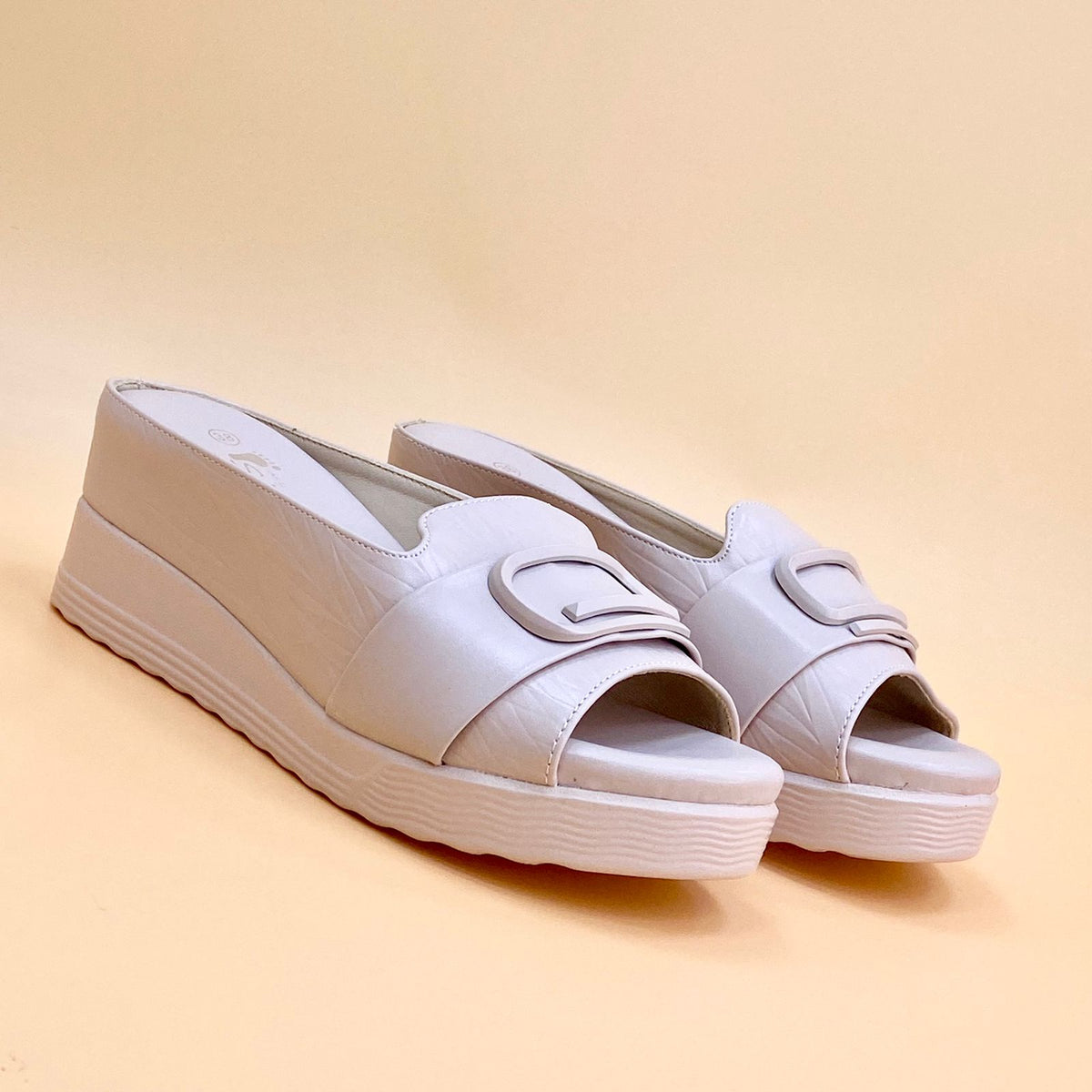 NEW ,  WOMEN SLIPPERS W830