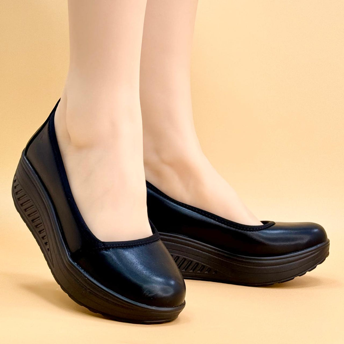 NEW , WOMEN SHOES W647