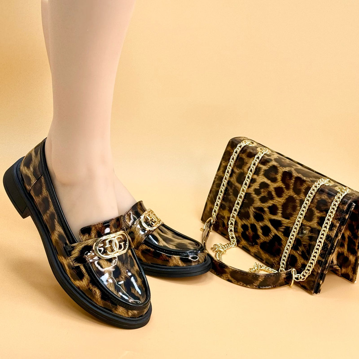 NEW ,  WOMEN FLAT SHOES W371