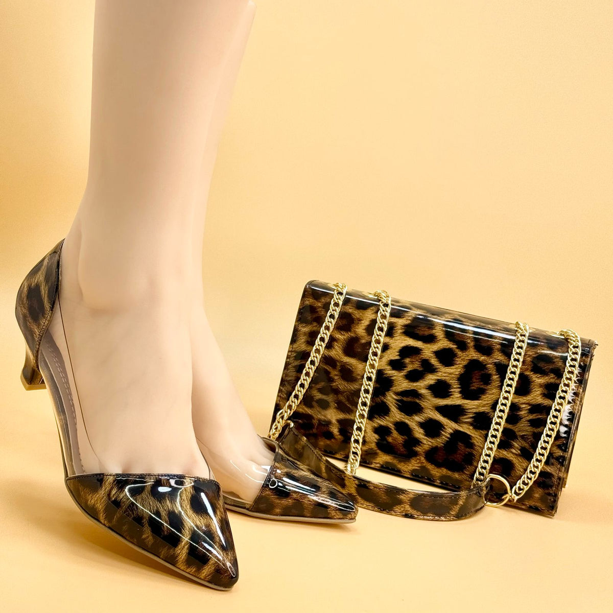 NEW ,  WOMEN SHOES HEELS W370