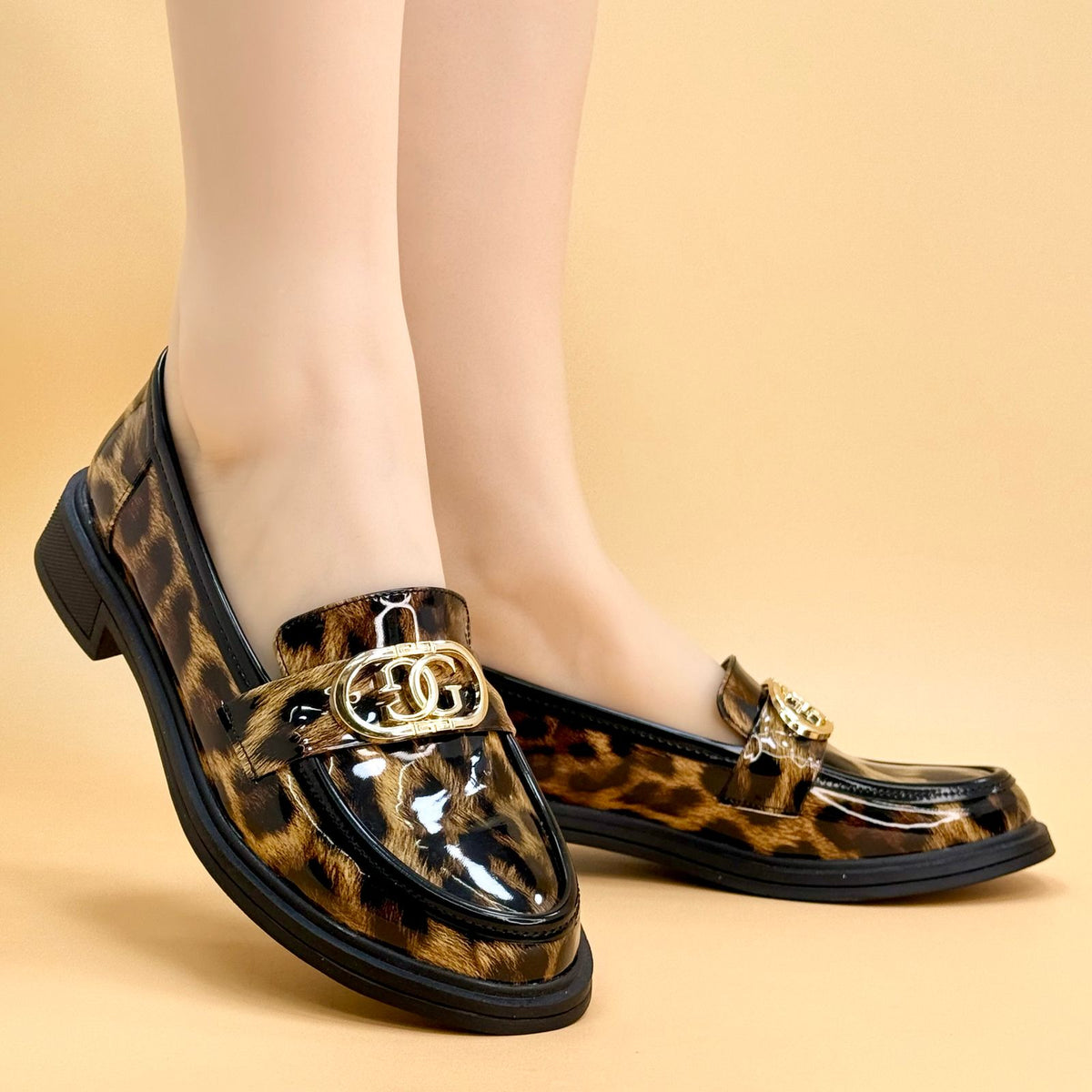 NEW ,  WOMEN FLAT SHOES W371