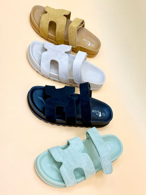 NEW , WOMEN SLIPPERS S52