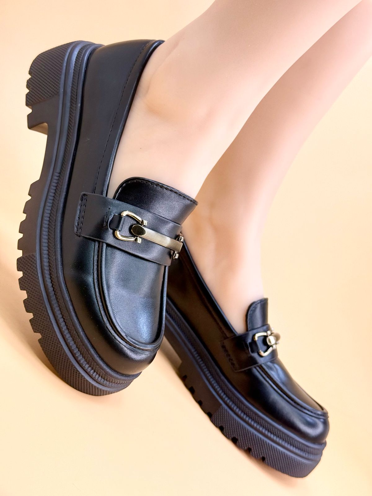 NEW ,  WOMEN FLAT SHOES W558