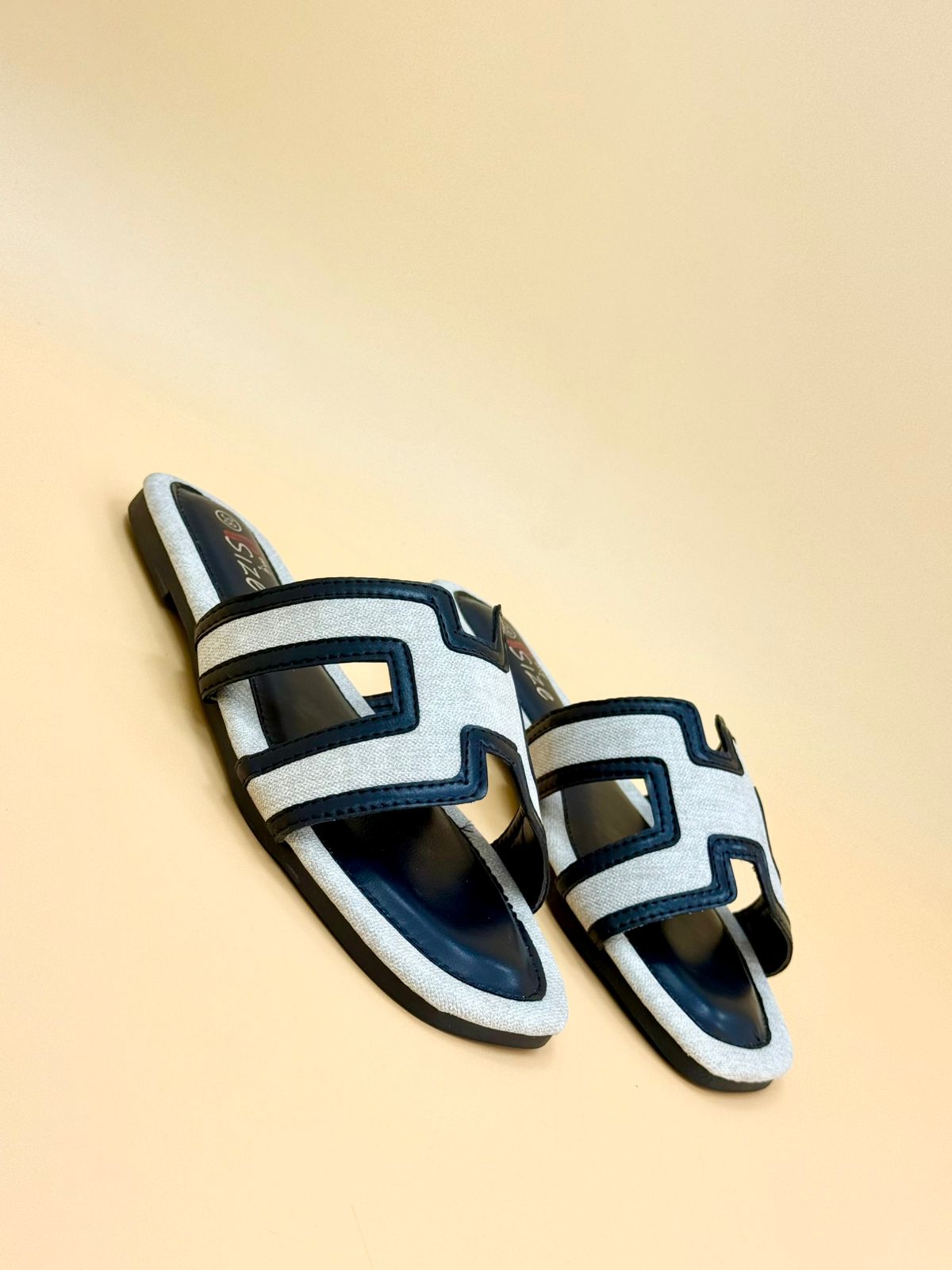 NEW , WOMEN SLIPPERS S22