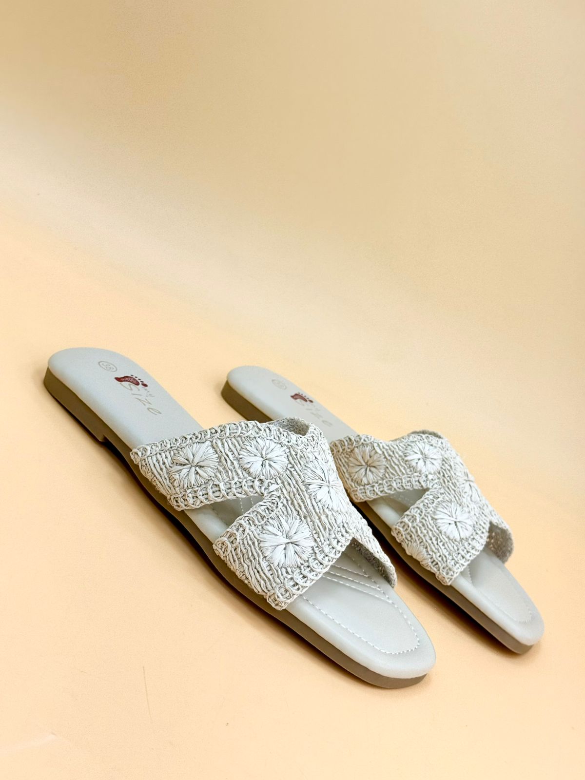 NEW , WOMEN SLIPPERS S17