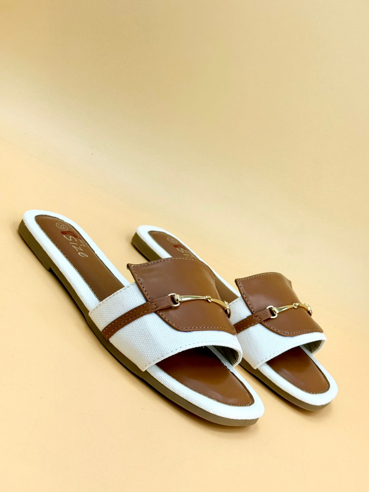 NEW , WOMEN SLIPPERS S10