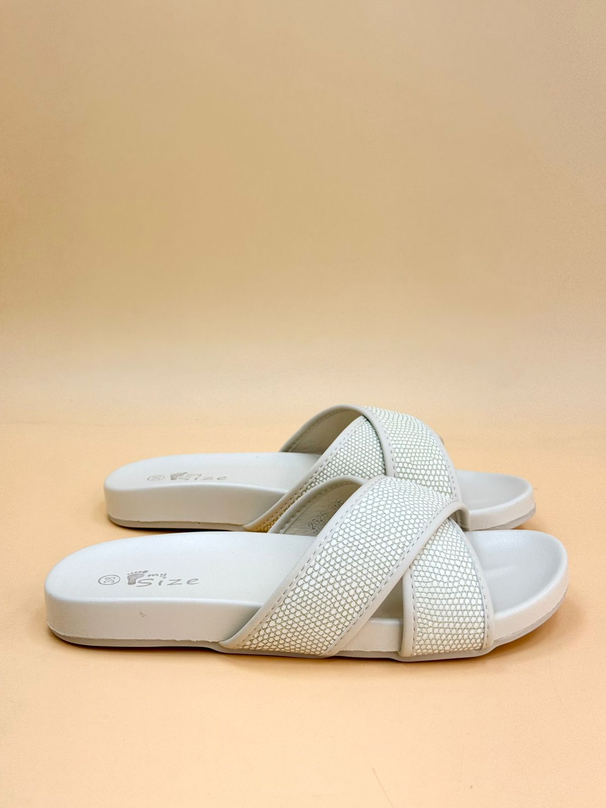 NEW , WOMEN SLIPPERS S5