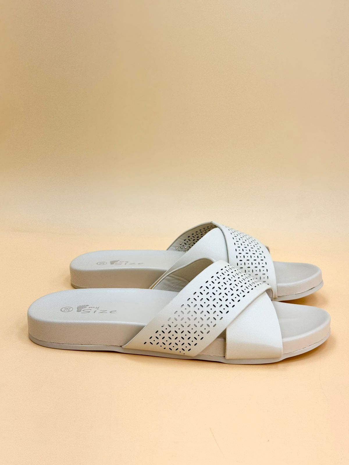 NEW , WOMEN SLIPPERS S9