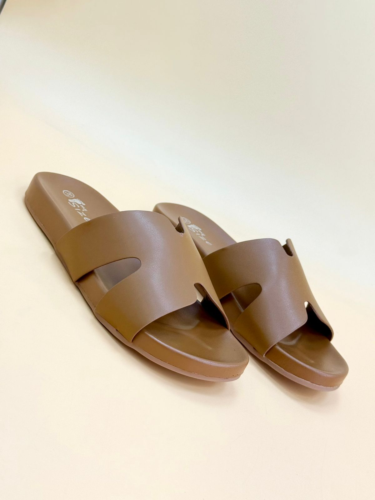 NEW , WOMEN SLIPPERS S3