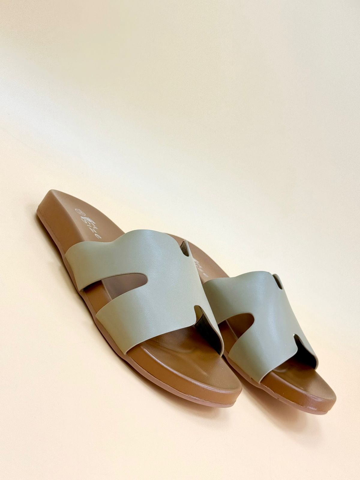 NEW , WOMEN SLIPPERS S2
