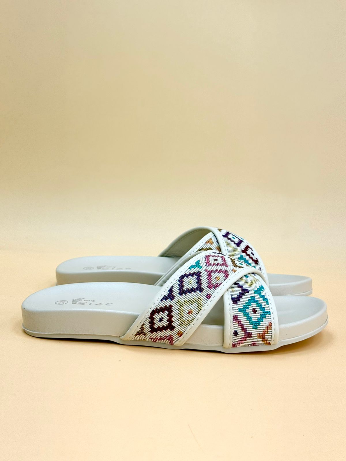NEW , WOMEN SLIPPERS S4