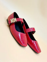 NEW ,  WOMEN FLAT SHOES W305