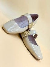 NEW ,  WOMEN FLAT SHOES W305