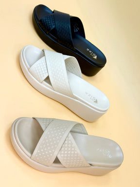 NEW ,  WOMEN SLIPPERS W506