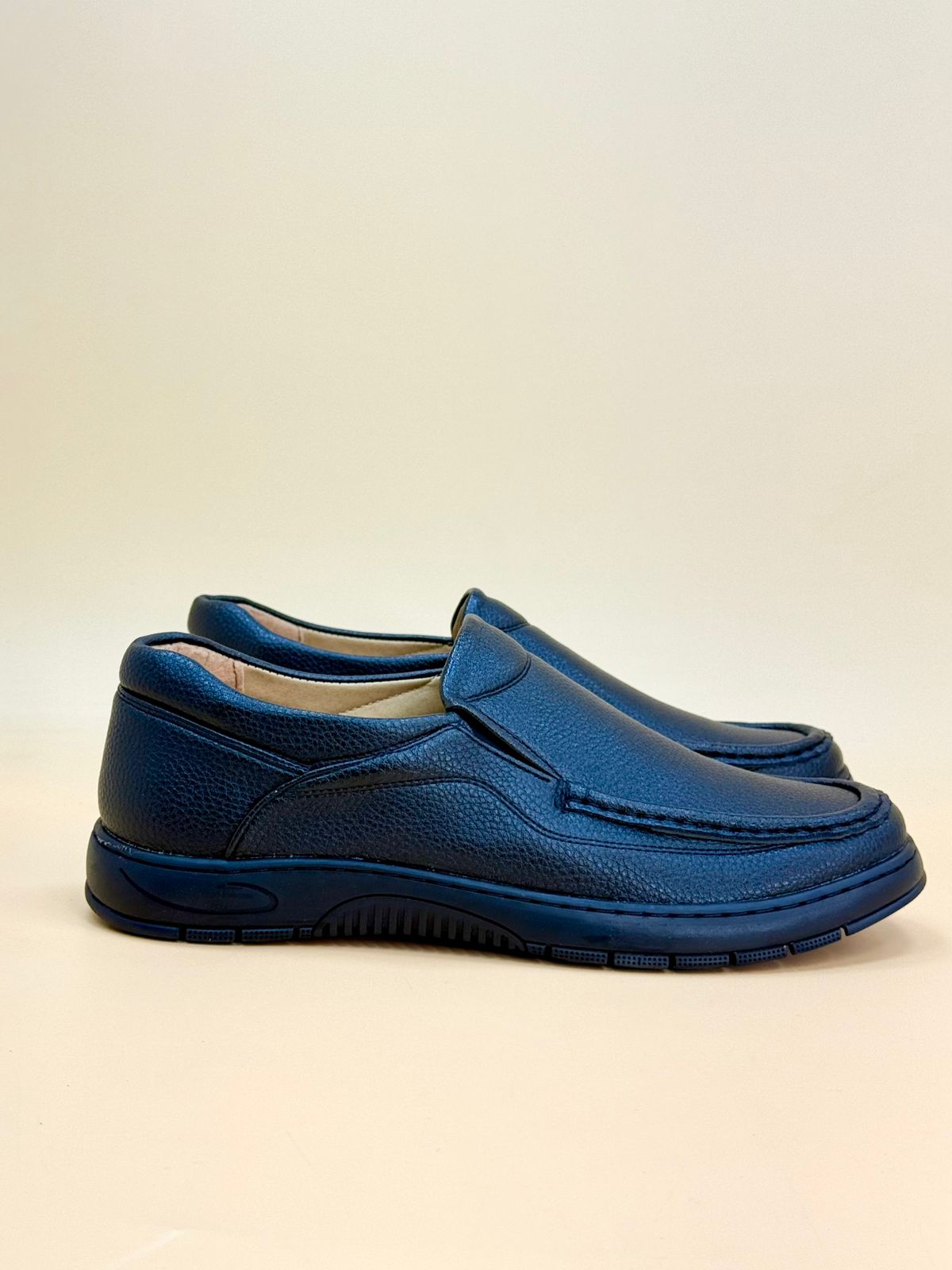 NEW , MEN SHOES M962