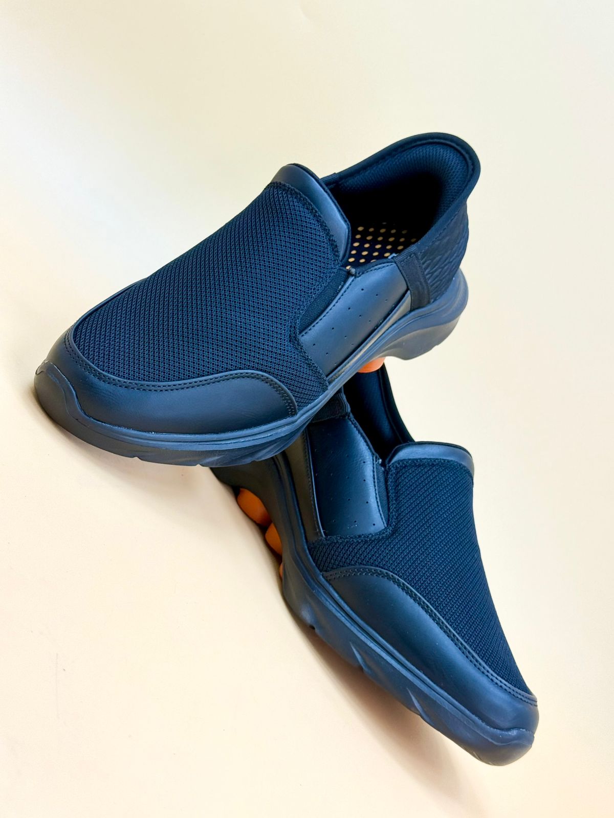 NEW , MEN SHOES M982