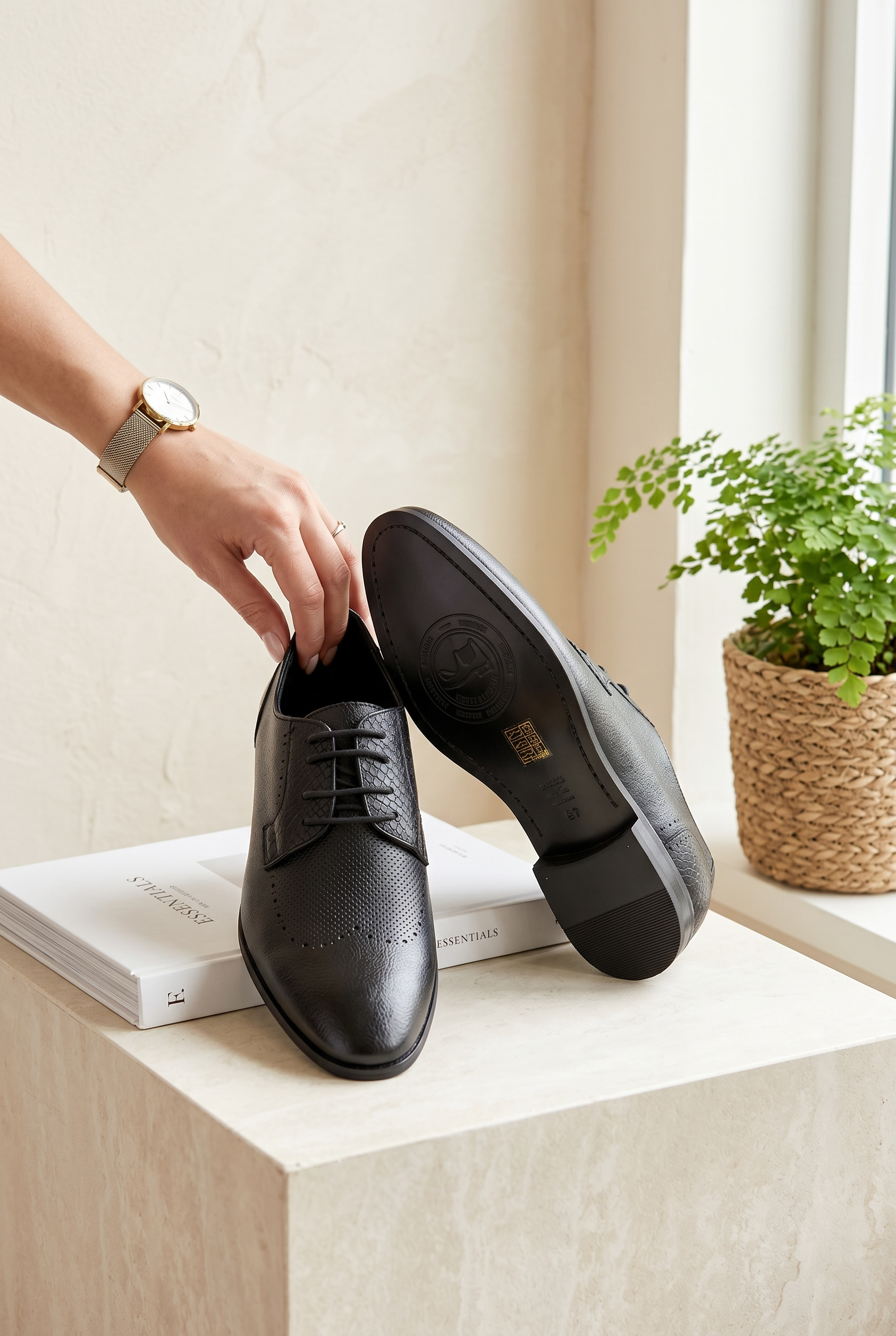 NEW ,  MEN SHOES  M919, MADE IN CHINA