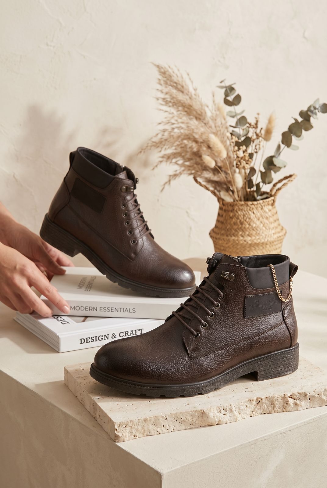 NEW ,  MEN BOOTS M87 , MADE IN CHINA