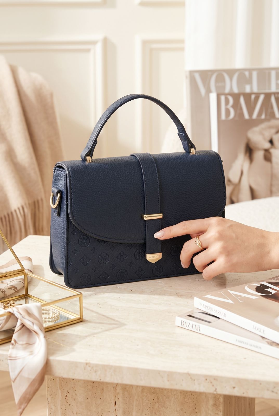 WOMEN HANDBAGS B21