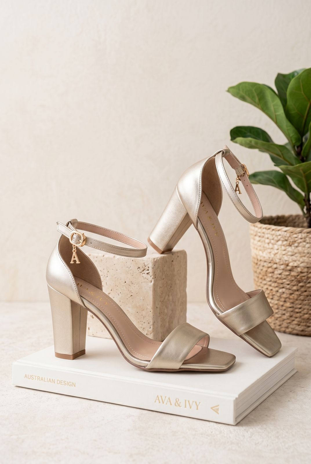 WOMEN SHOES HEELS W8