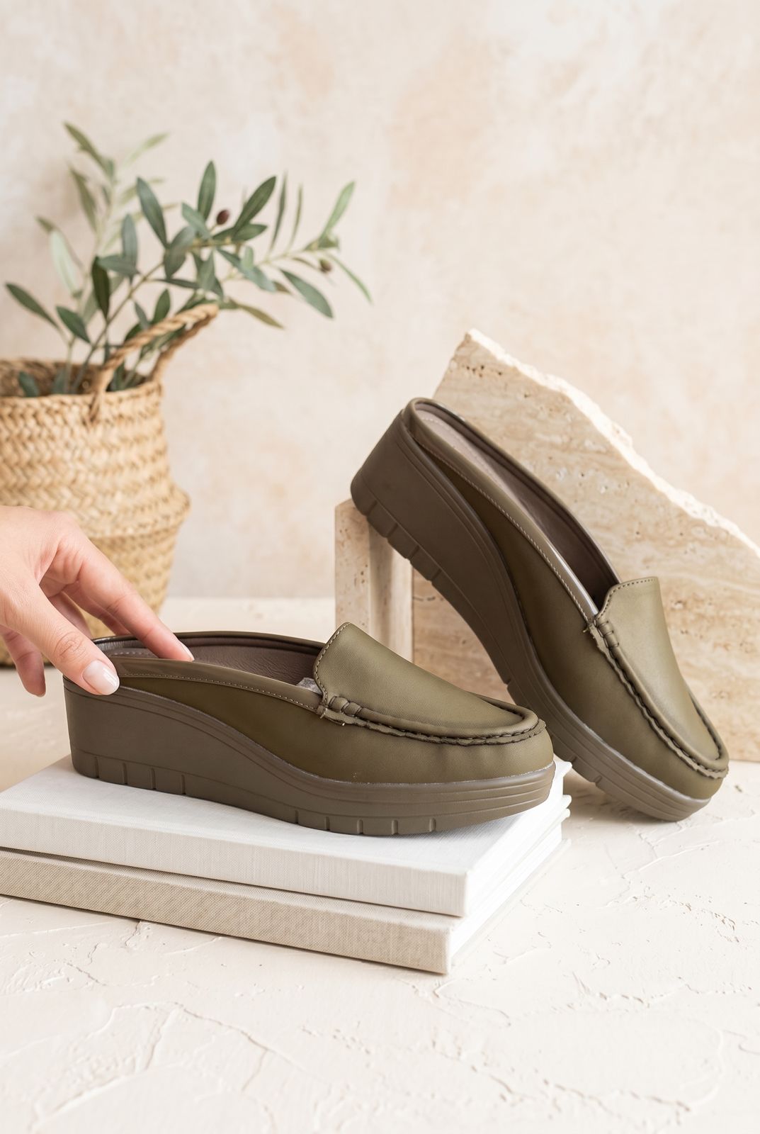 WOMEN SLIPPERS HEELS W704