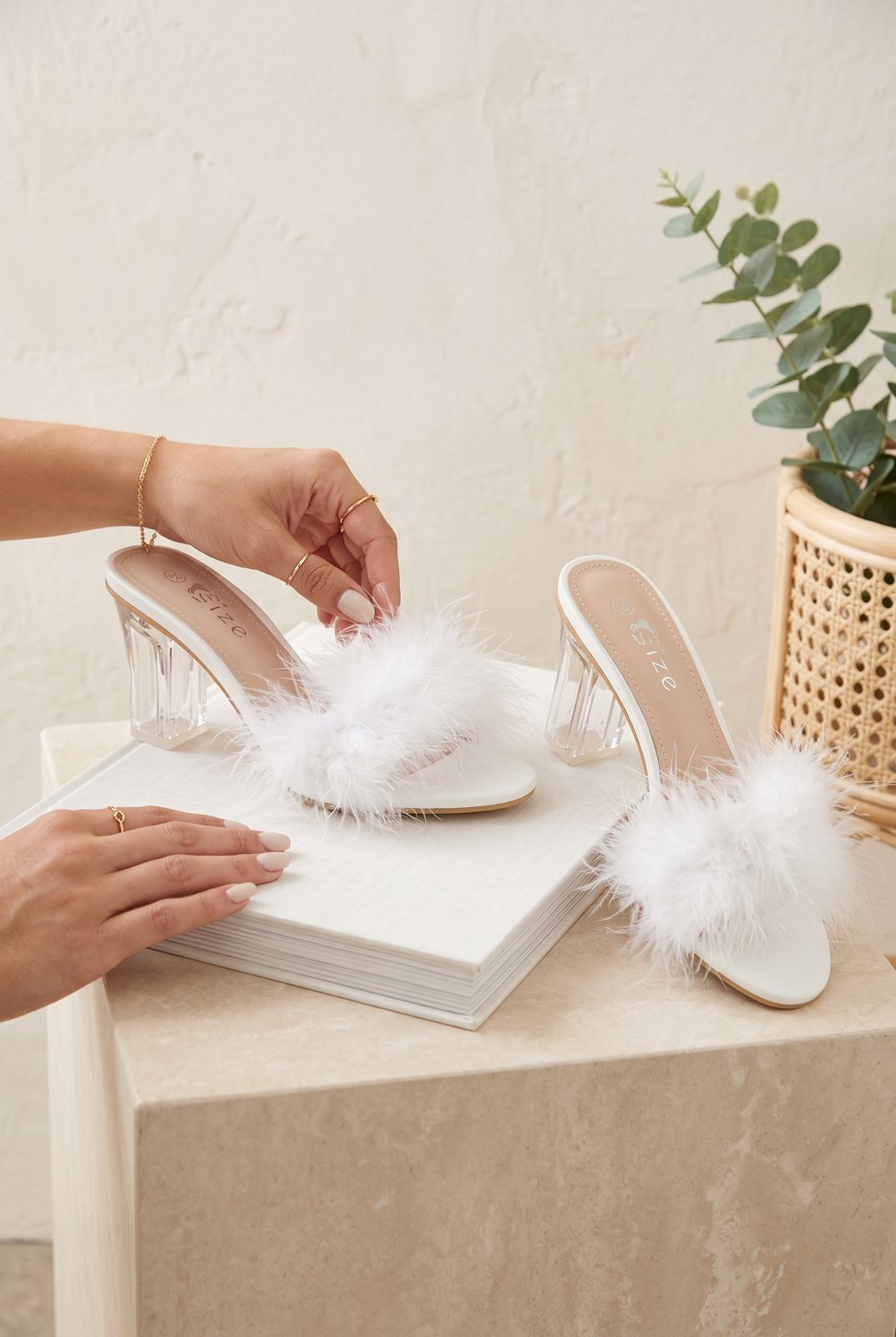 NEW ,  WOMEN SLIPPERS HEELS W386