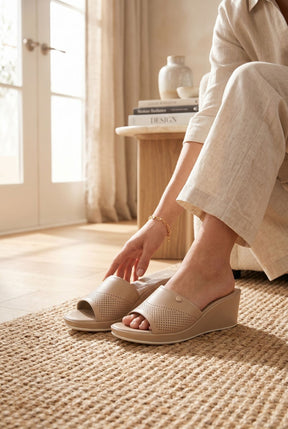 NEW ,  WOMEN SLIPPERS W567