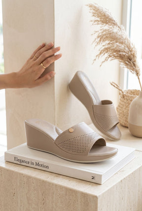 NEW ,  WOMEN SLIPPERS W567